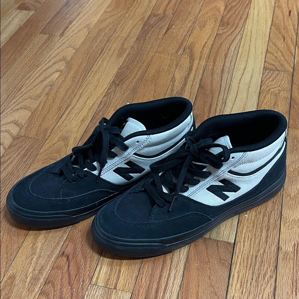New Balance Men’s Black and White Low-Top Skate Sneakers